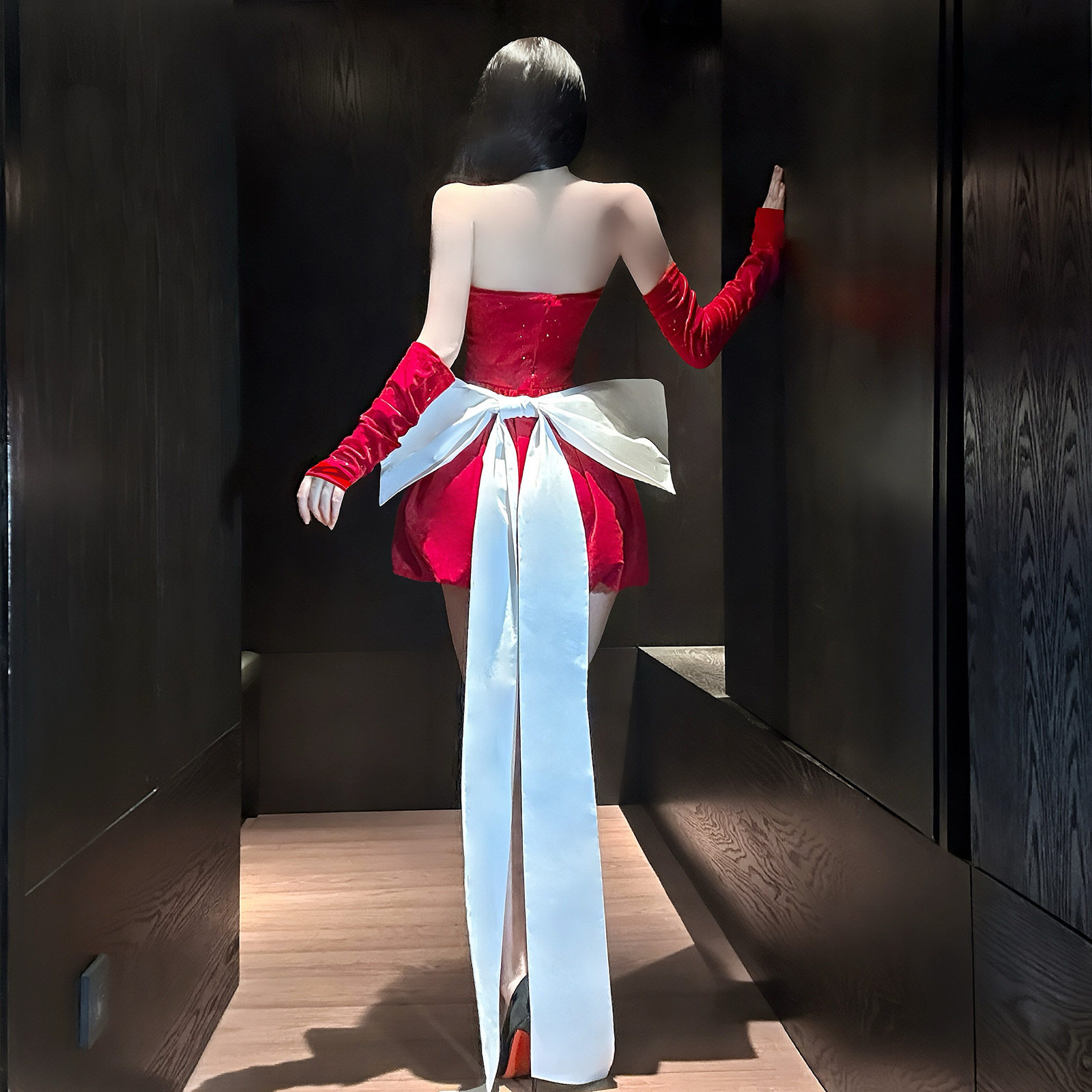 性感辣妹抹胸熟纯欲露背晚宴公主