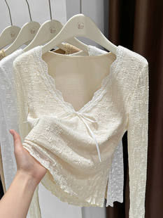 独特绝美蝴蝶结v领蕾丝加绒打底衫秋冬短款内搭低领显身材小衫女