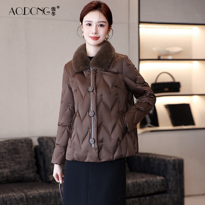 小个子短款羽绒服女流行水貂毛领白鸭绒轻薄修身小众皮草外套冬季