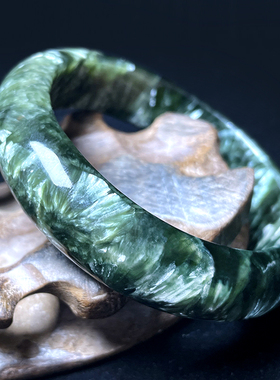 秀吧珠宝女生水晶龙鳞羽毛绿龙晶