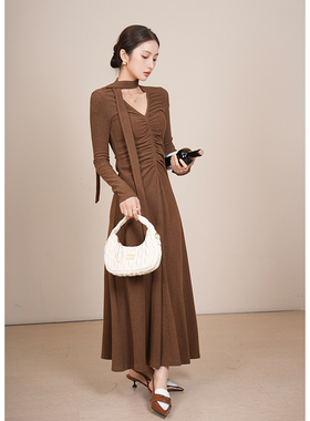 竹依依黑色橄榄咖色针织连衣裙女2023冬新款加厚百搭内搭打底长裙