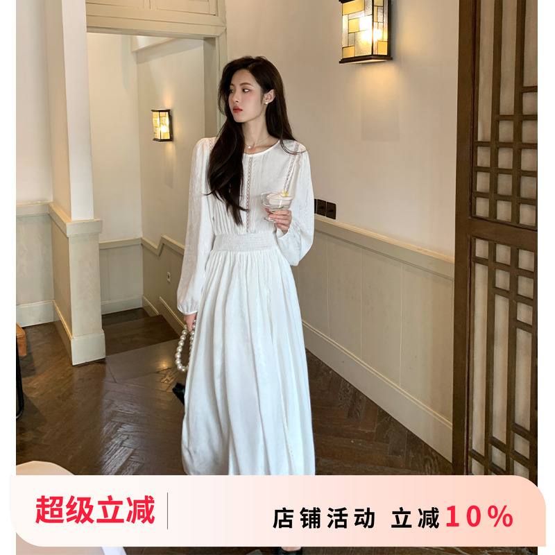 法式收腰蕾丝拼接刺绣白色连衣裙