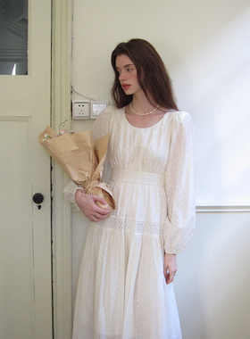 竹依依 赫本的花园 法式镂空绣花秋冬连衣裙中长款气质圆领A字裙