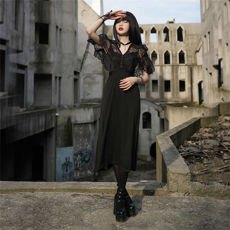 2020夏季新款连衣裙暗黑系欧美蕾丝花边透视性感女装V领古典长裙
