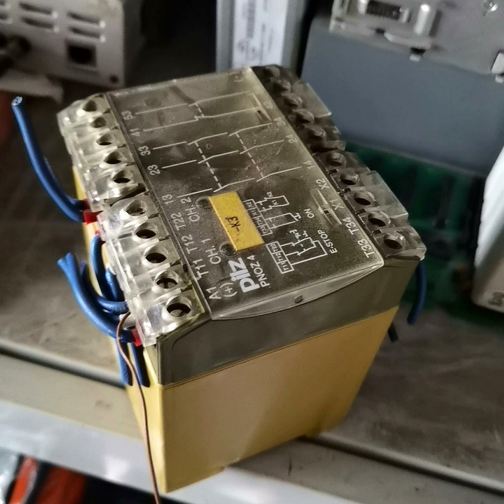 皮尔兹安全继电器PNOZ 4 24VDC 3S1S1O功 议价