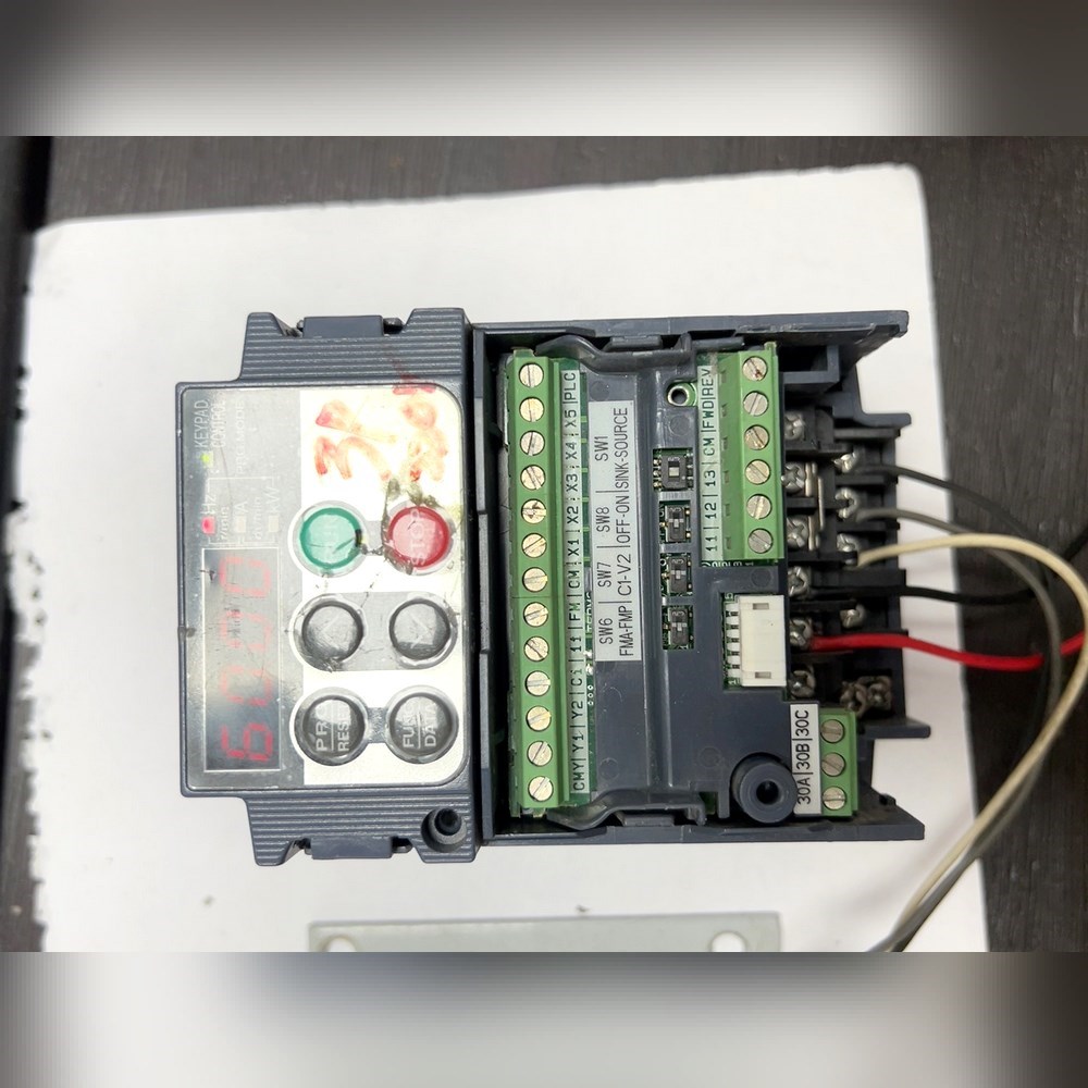 富士变频器FRN0.1E1S-2A.AC220V 0.1KW 议价