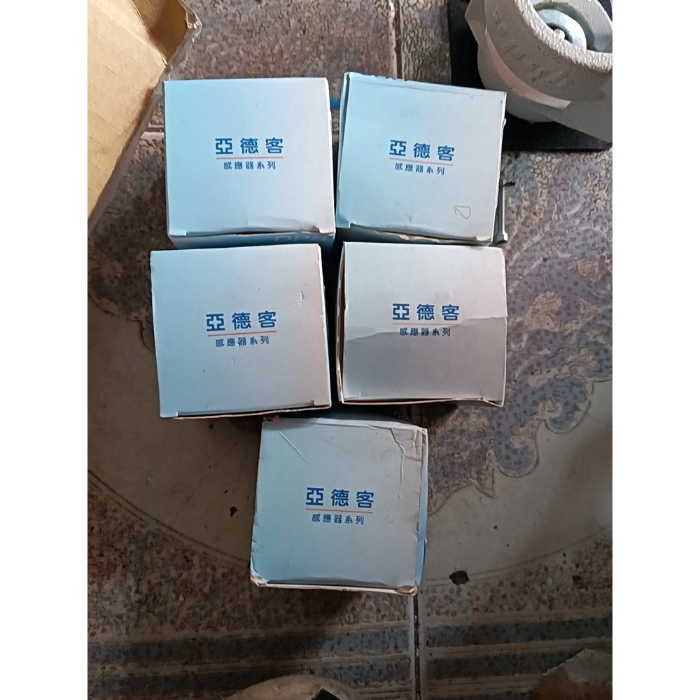 亚德客DPS低压型压力表2个DPSN1-01020NPN输 议价