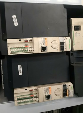 施耐德变频器成色如图现货ATV32HU55N4 议价