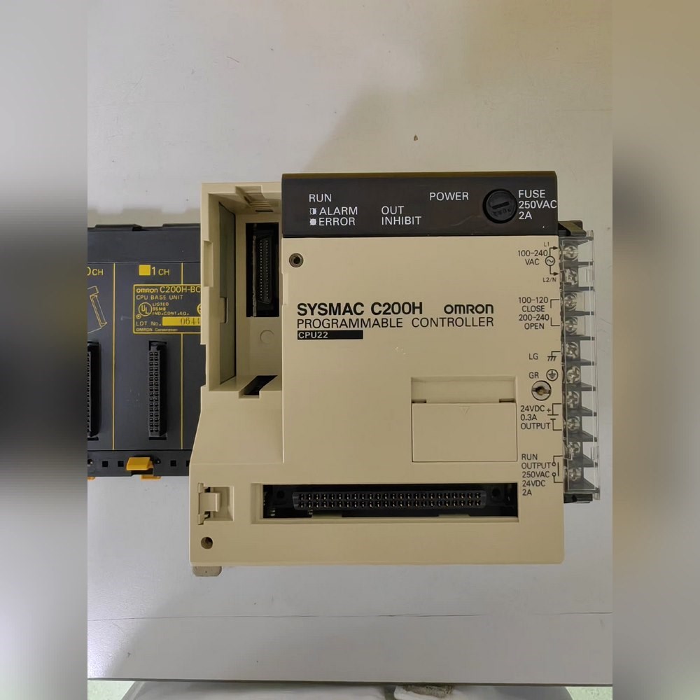 PLCC200H-CPU22成色9成新含模块 议价