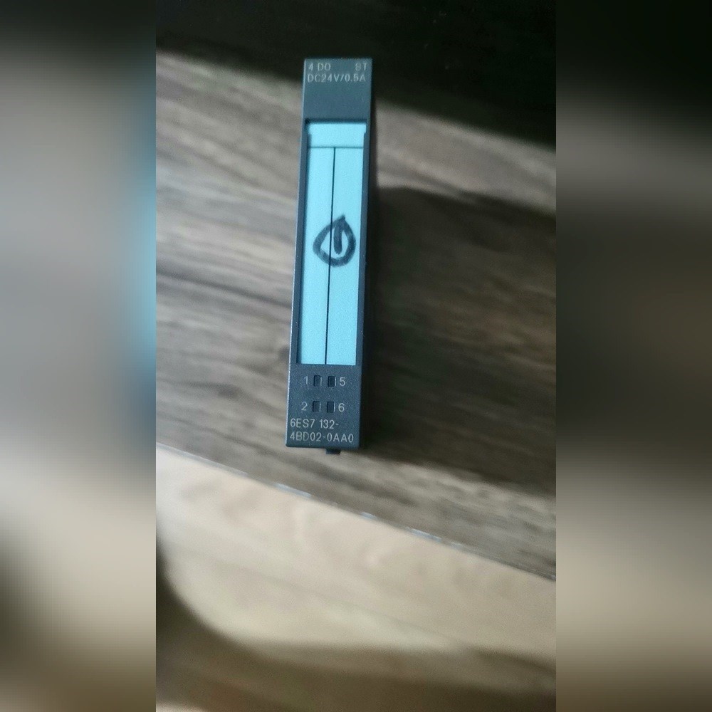 6ES7 132-4BD02-0AA0、成色如图 议价