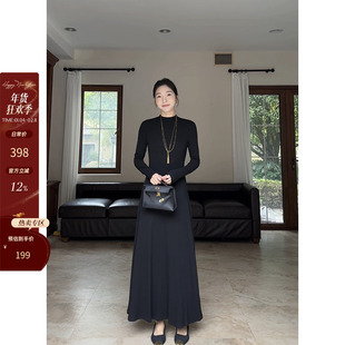 郭九九呢 加绒经典极简收腰中领内搭打底小黑裙女冬季长款连衣裙