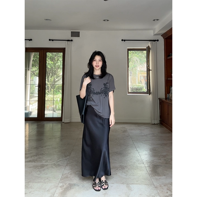 郭九九呢 气质圆领撞色印花短袖T恤夏季百搭上衣缎面鱼尾半身裙