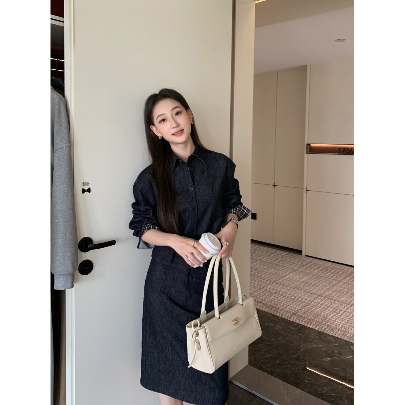 郭九九呢【巴黎腔调】牛仔衬衫外套女早秋显瘦半裙a字裙高知套装