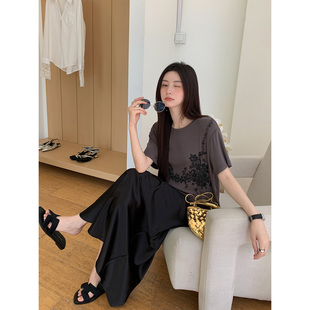 郭九九呢 缎面鱼尾半身裙印花短袖T恤女2026新款夏季穿搭套装裙