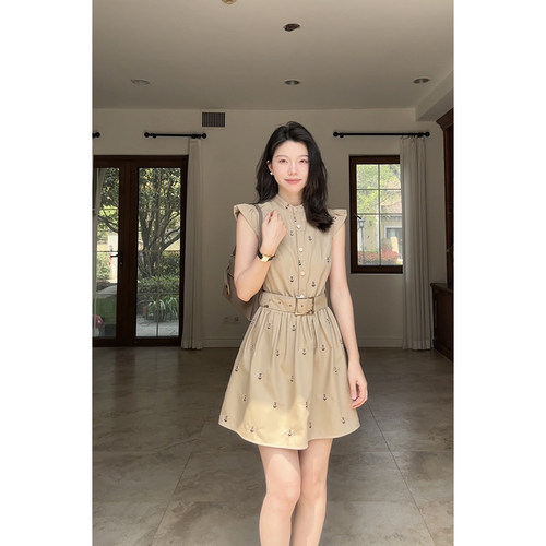 郭九九呢气质小飞袖蜜蜂刺绣收腰显瘦连衣裙夏季裙子（含腰带）