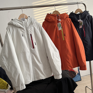 户外时髦亮色系 秋冬男士运动休闲防风保暖连帽冲锋衣羽绒服外套