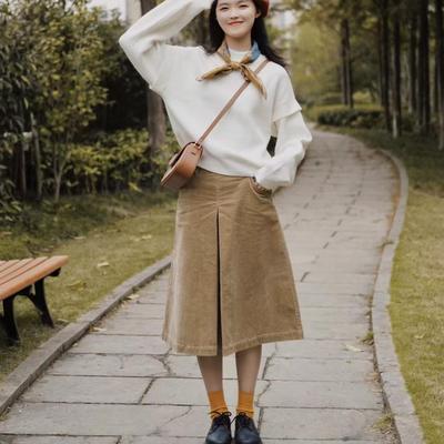 复古时髦灯芯绒半身裙