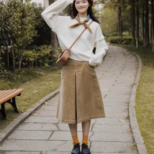 复古时髦灯芯绒半身裙