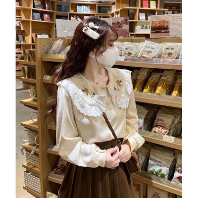 甜美小花刺绣木耳边娃娃领衬衫女