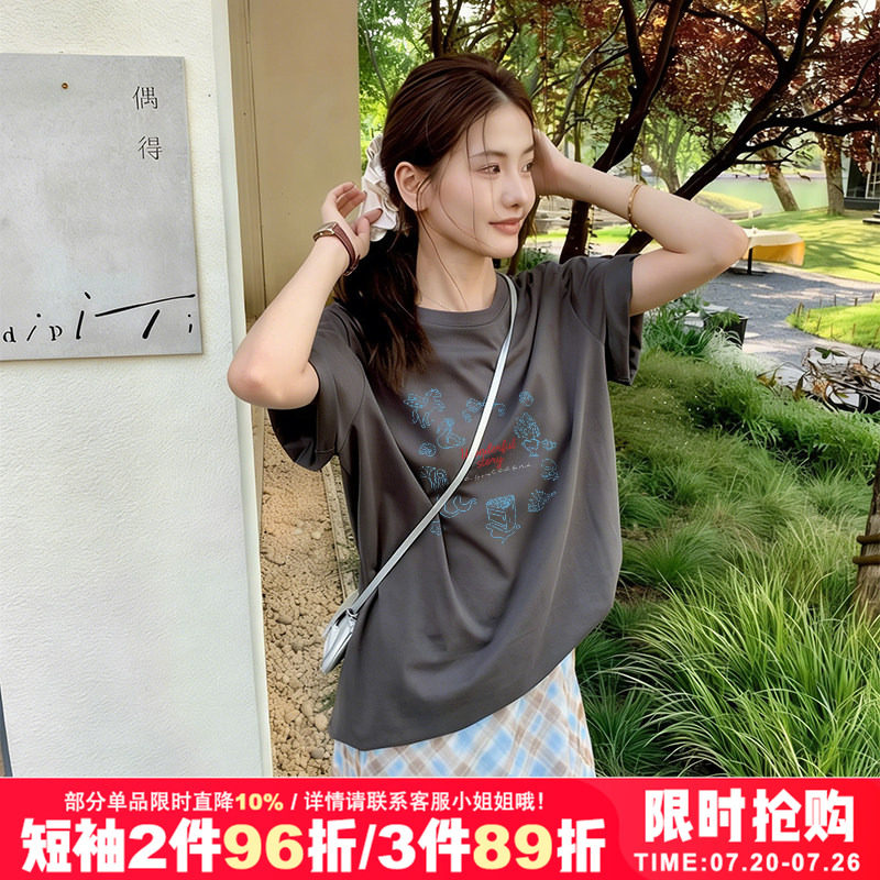 2026春夏新款韩系甜美风深灰色短袖t恤女设计感印花纯棉正肩上衣