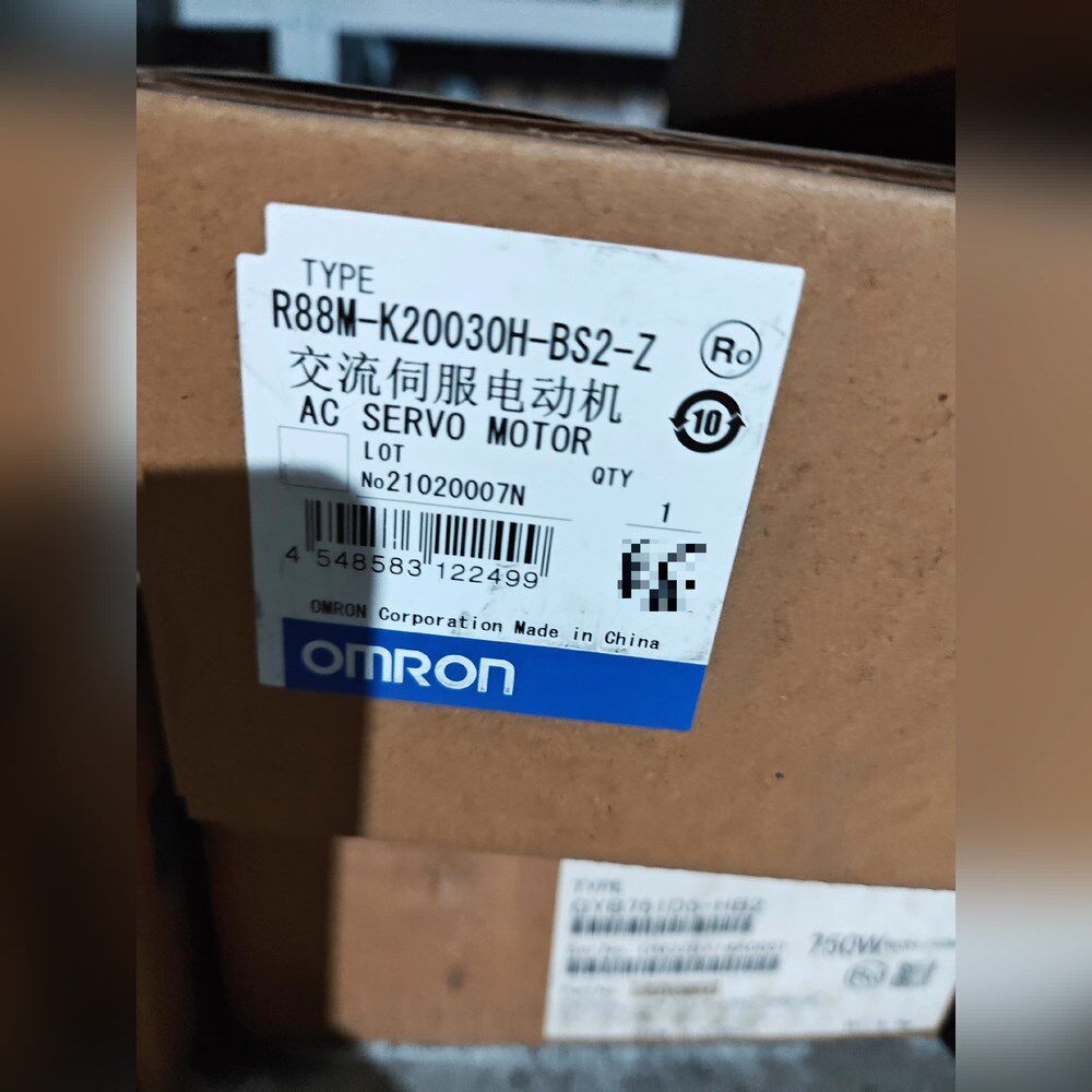 出两个电机99新带包装R88M-K20030H-BS 议价