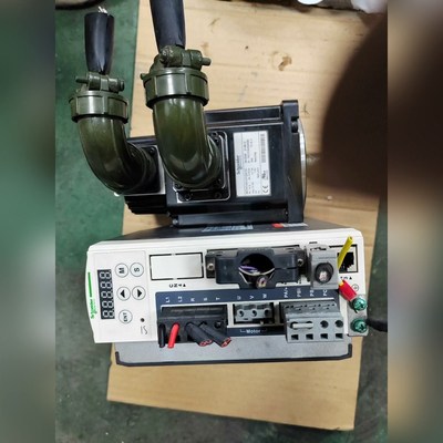 施耐德伺服驱动器+电机一套LXM23DU10M3X+B 议价