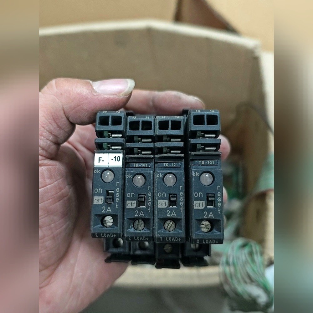 ETA断路器ESX0-TB-0-DC24V-2A 议价