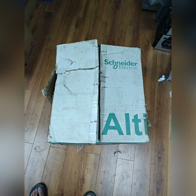 施耐德软起动器ATS48C25Q 原装现货 正面有磕 议价