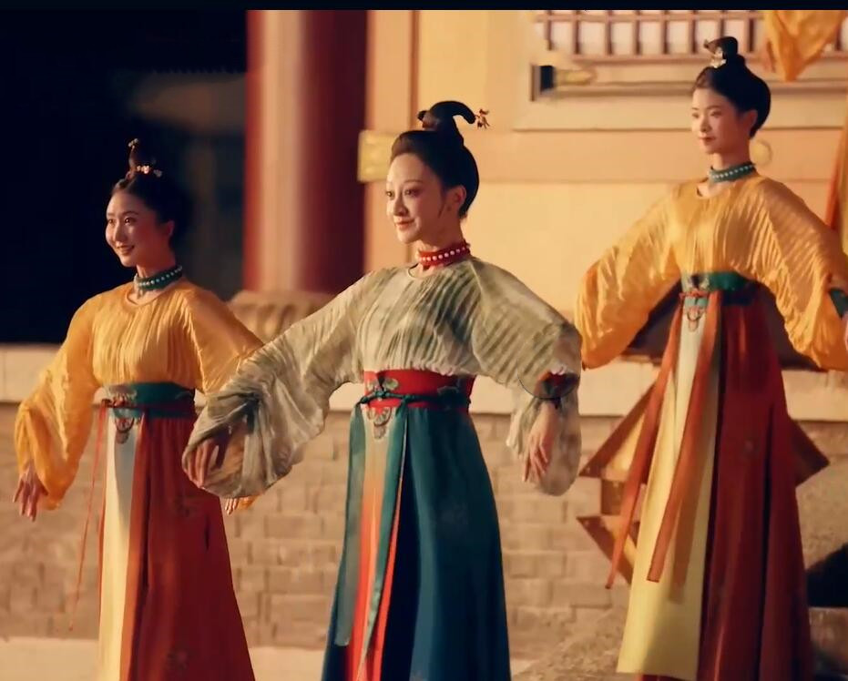 中国风古典舞三采闹千灯舞蹈比赛服装古典秧歌灯笼舞汉服连衣裙