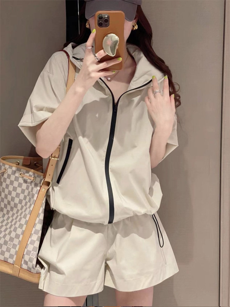 休闲运动套装女2025夏季新款户外防晒连帽外套短袖短裤时尚两件套