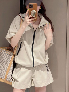 休闲运动套装女2025夏季新款户外防晒连帽外套短袖短裤时尚两件套
