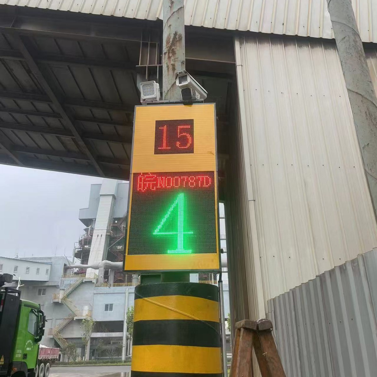 太阳能测速抓拍系统园区学校车辆超速预警4G管理平台上传数据