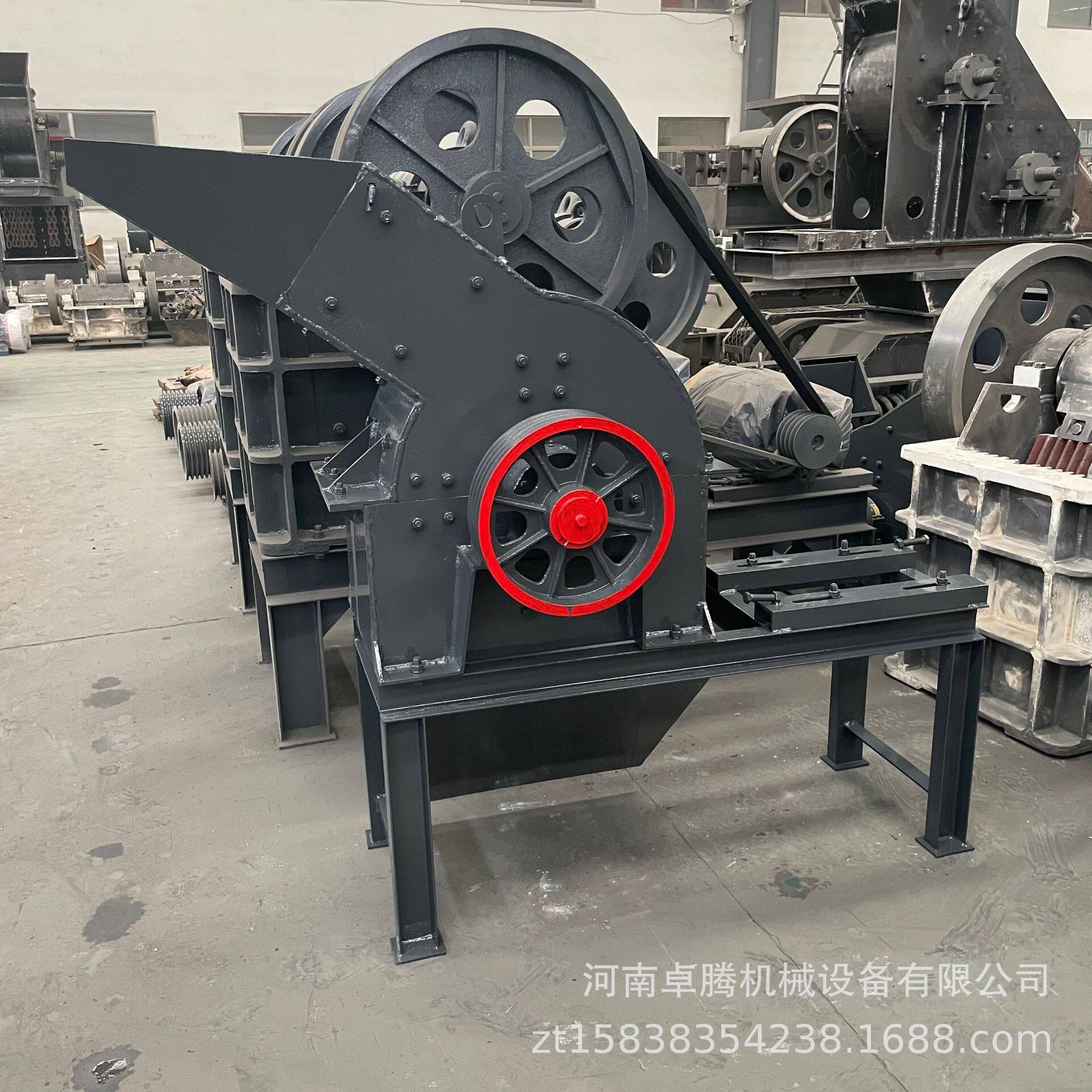 玻璃锤式破碎机鹅卵石石灰石锤式制砂机石头粗碎机小型沙石粉碎机