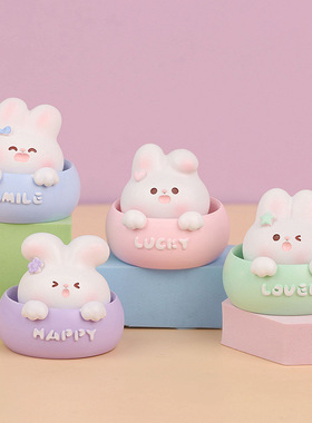 新款汽车中控台可爱摇头茶杯兔摆件办公室桌面装饰品树脂有趣摆件