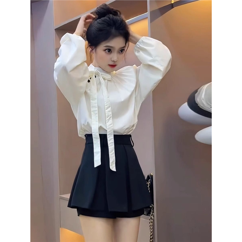 今年流行的漂亮套装女2025春季新款上衣短裤小个子减龄一整套穿搭