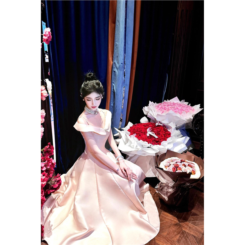 粉色一字肩吊带连衣裙高级感miu系千金正式场合端庄精致生日礼服