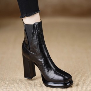 手工女鞋防水台粗跟高跟靴子2025年新款松紧带增高短靴棕色时装靴