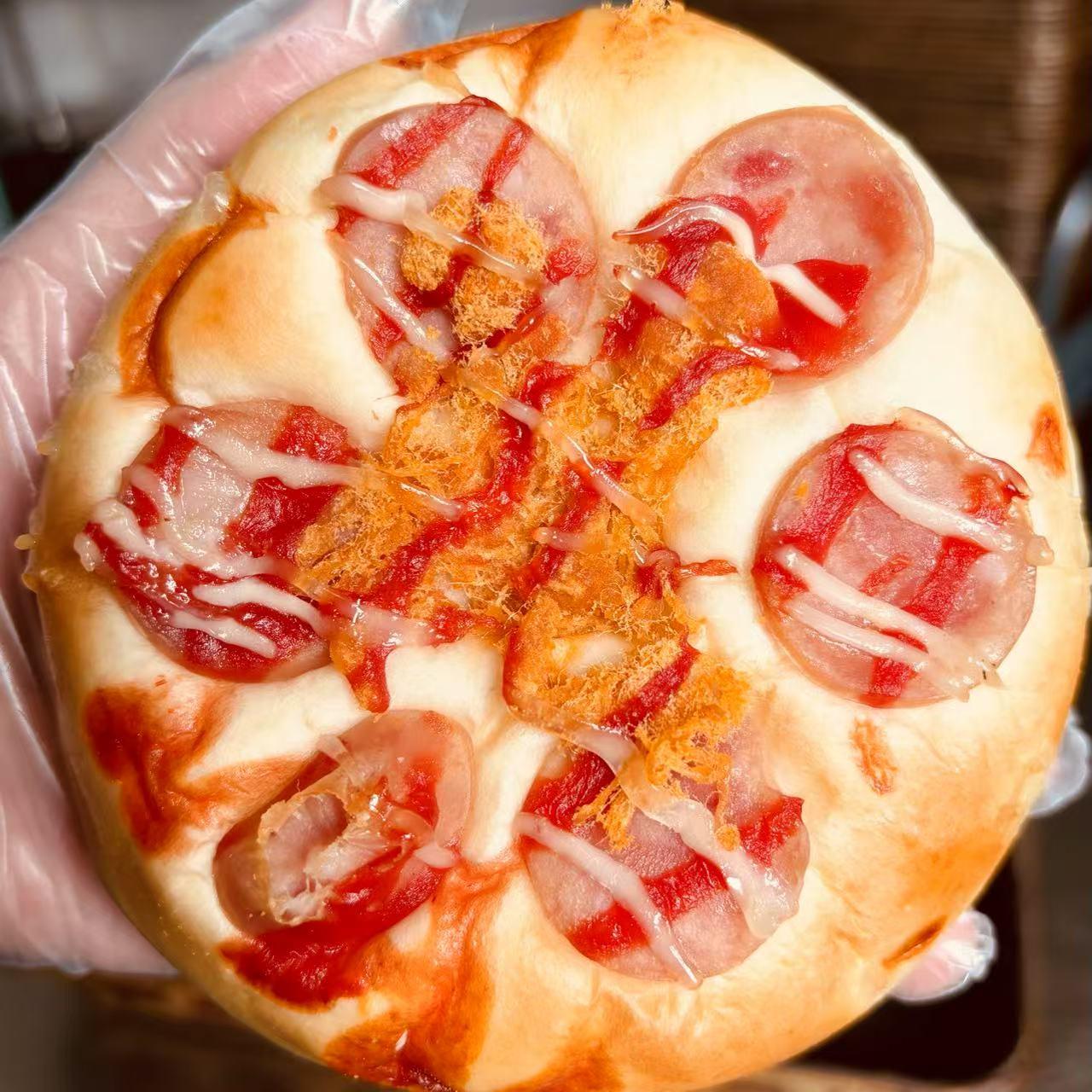 工厂现做现发早餐肉香肠披萨面包