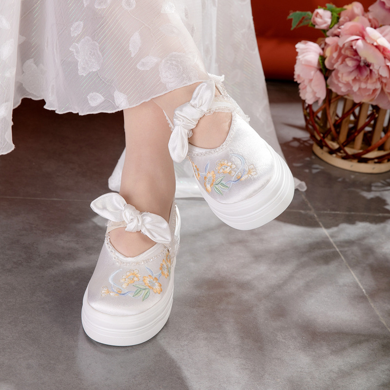 汉服鞋仙女鞋松糕厚底鞋绣花鞋子