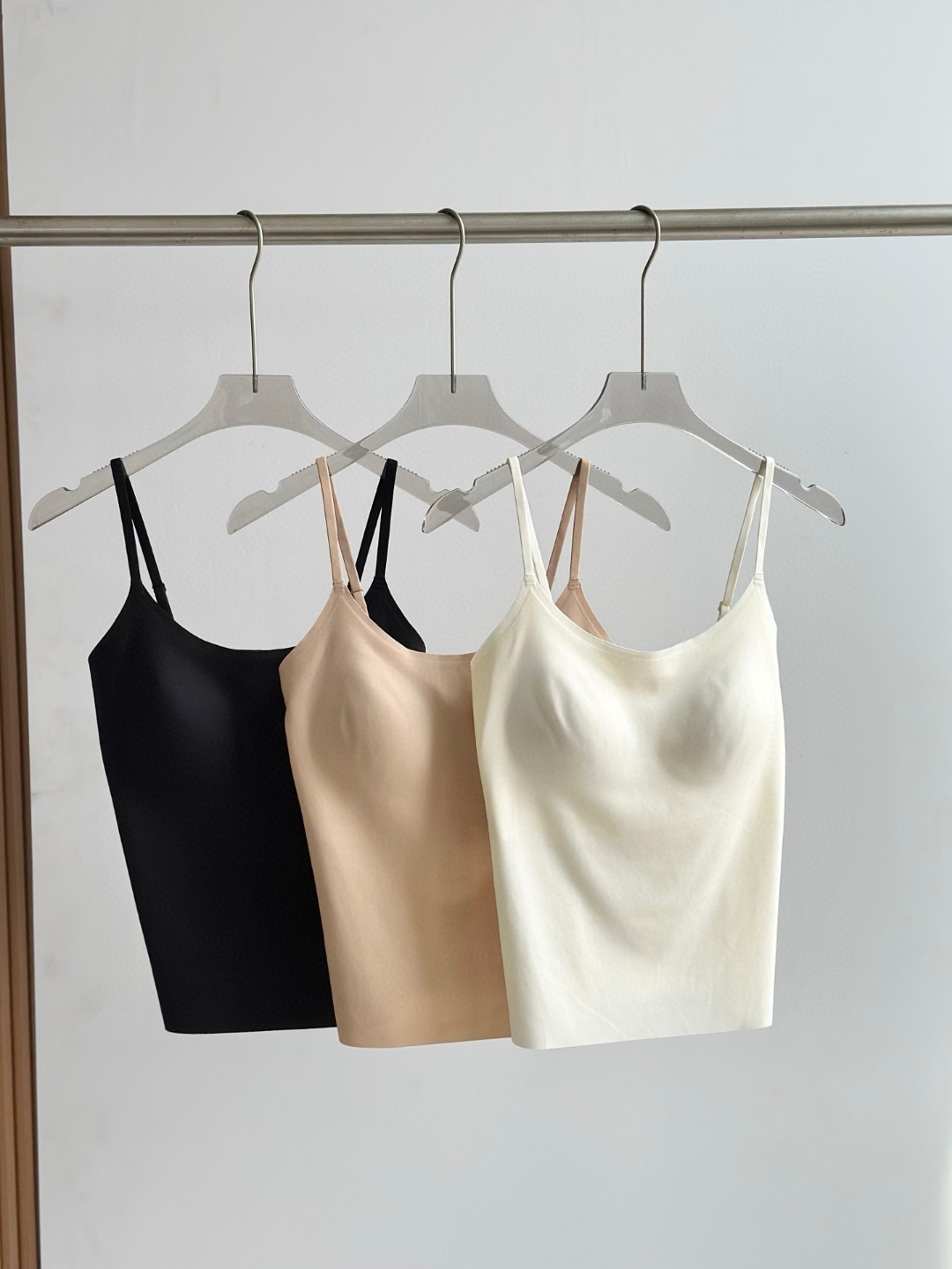 2025春夏新品LP无痕裸感美背内搭吊带背心打底固定杯防走光