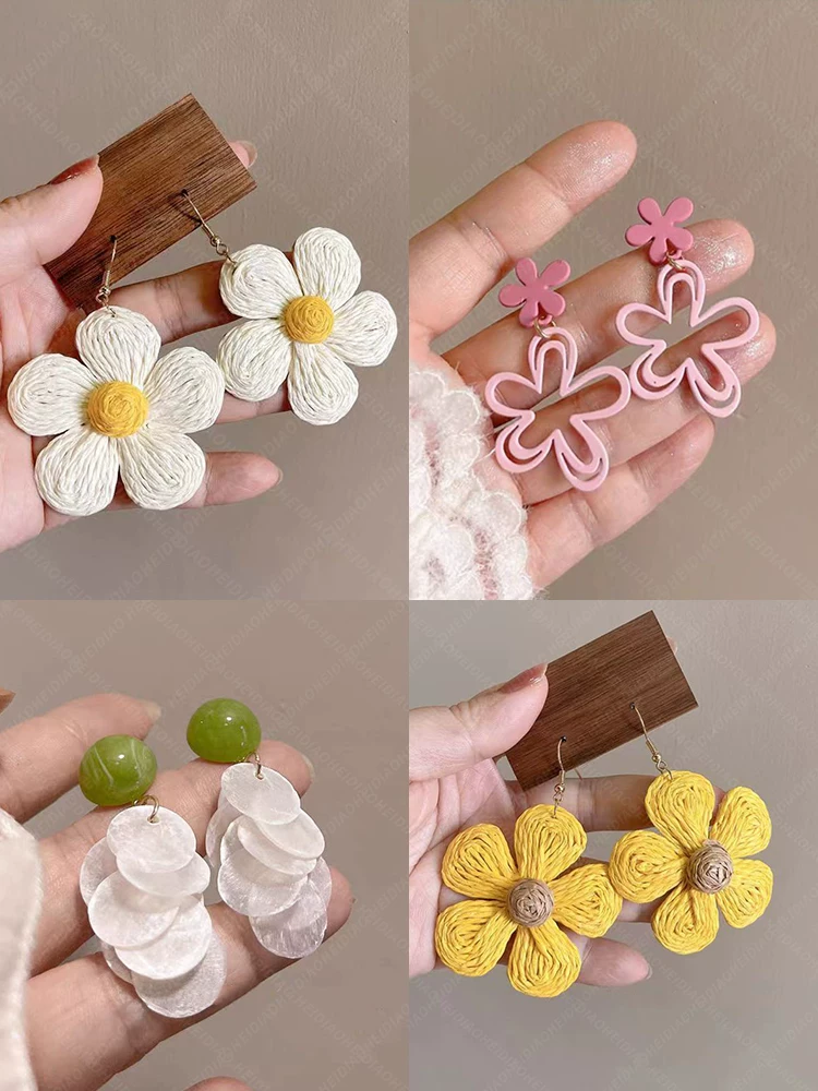 Small design earrings, flowered, high-end, bright catchy style