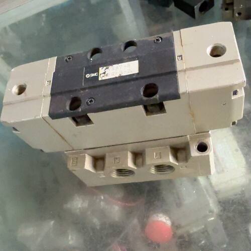 VSA7-8-FG-D-2 双气控阀