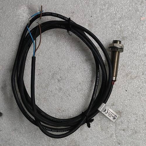 AB接近开关 型号872C-D3NN12-E2 线长3米 黑