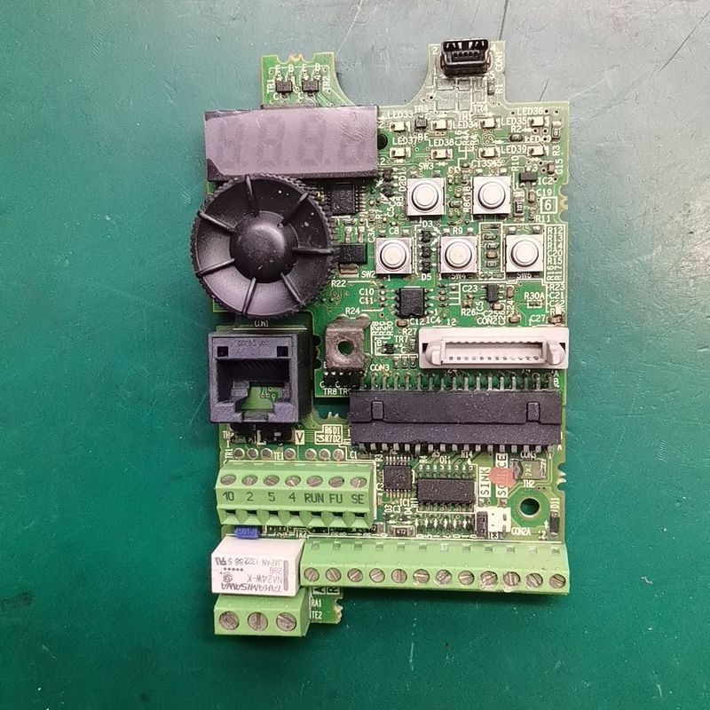 变频器E740主板端子板2.2KW 如图所示