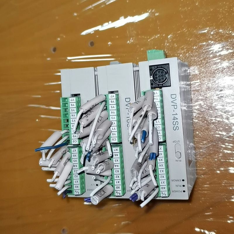 台达PLC DVP14SS11R2一组 带两个模块