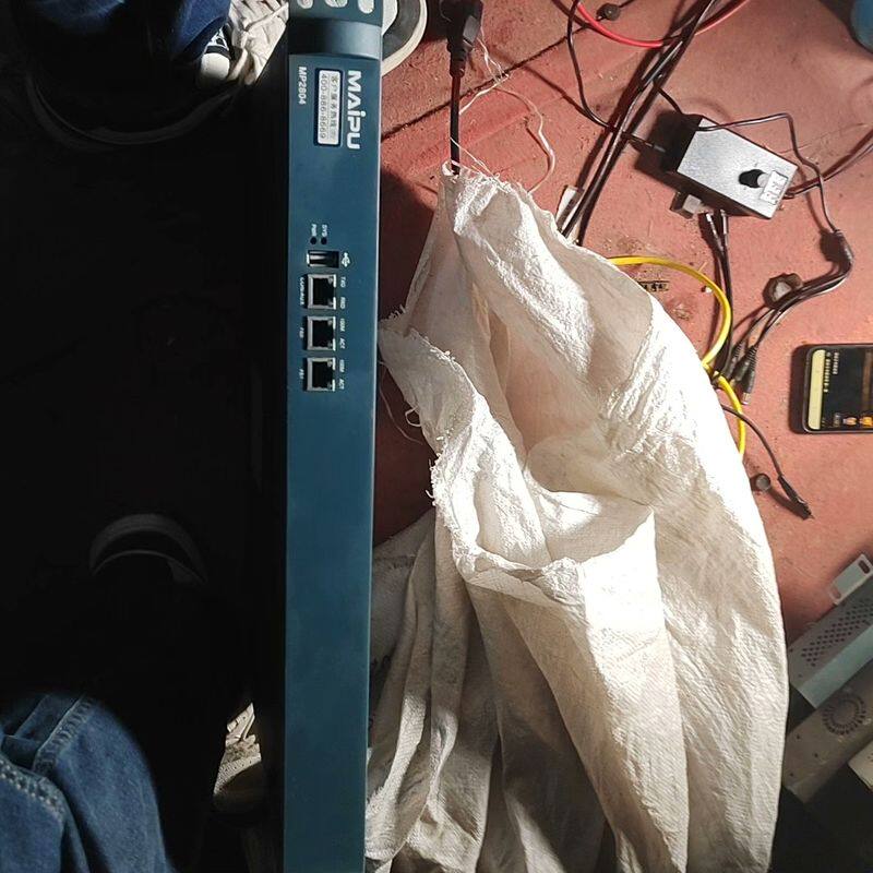 迈普路由器 MP2804如下 通电指示灯正常