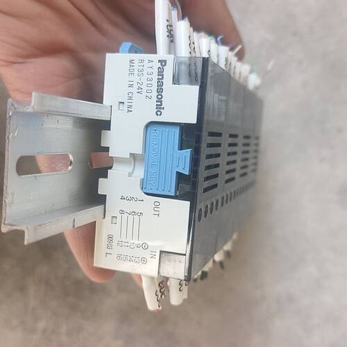 继电器AY33002 RT3S-24V