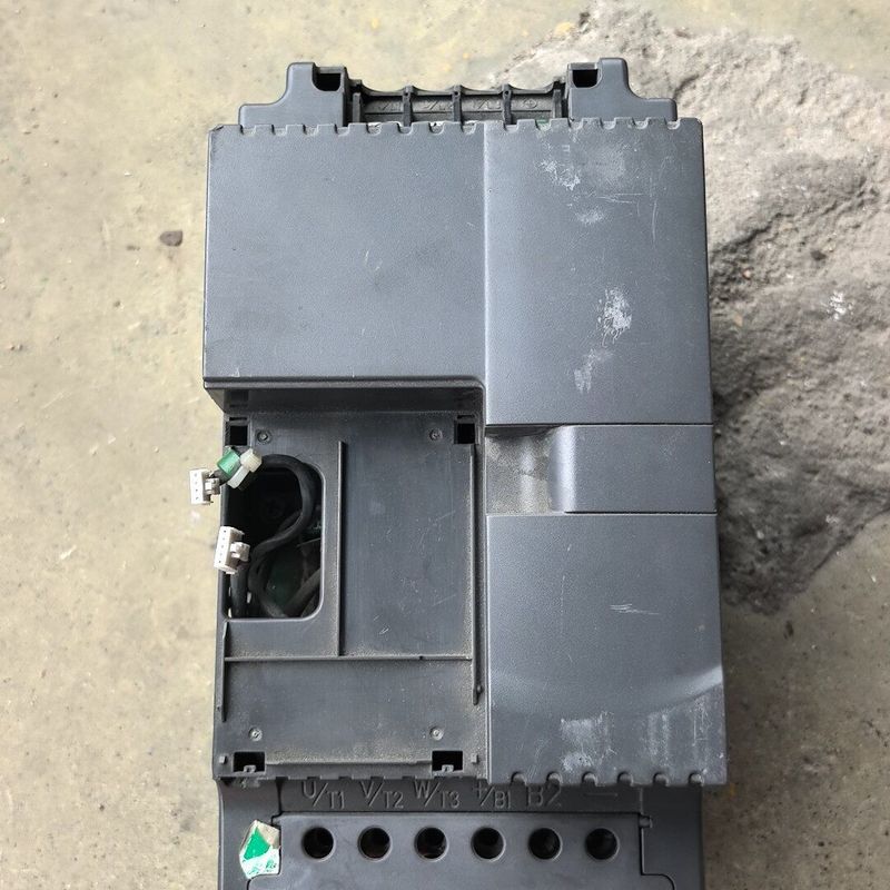 台达变频器VFD110E43A 11KW 380V 通电显示