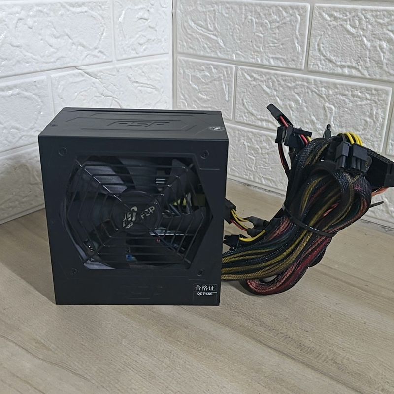 全汉蓝暴550 额定550W电源 带双8P显卡供电  一