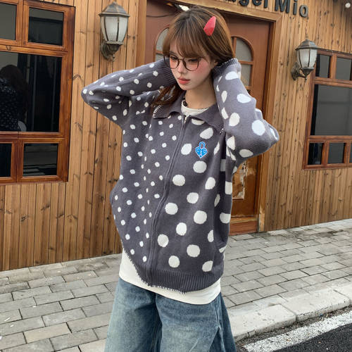 减龄不对称波点翻领毛衣外套